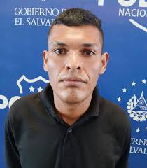 🚓 INTENTÓ HUIR, PERO LO CAPTURARON CON DROGA EN SAN SALVADOR Con varias  porciones de marihuana fue capturado Gilberto Hermógenes Piche Herrera, de  29 años, durante una intervención policial en la 9ª