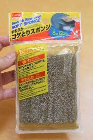 掃除業者も買いだめする ダイソーのこげとりスポンジはキッチン掃除の秘密兵器 happy go lucky 心地いい暮らしのコツ powered by ライブドアブログ キッチン 掃除 掃除 食器洗い スポンジ