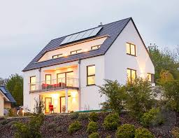 dreigeschossiges haus hellerberge von gussek haus alle infos zum haus inkl grundrisse mit einem klick auf das bild erhalte fassade haus haus haus hanglage