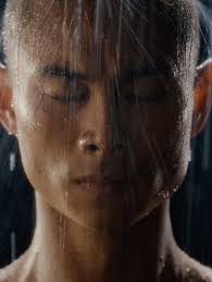 Here is London based director Samuel Douek's latest film for @karamarni  Inspired by the spaced out feel of the track, Samuel takes Kara Marin in to  outer space. Premiering