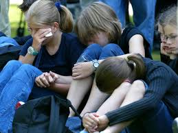 15 лет назад, в ночь с 1 на 2 июля 2002 года, в небе над боденским озером в результате халатности швейцарского диспетчера столкнулись два самолёта — пассажирский лайнер «башкирских авиалиний» и грузовой boeing. 17 Let Tragedii Nad Bodenskim Ozerom Gazeta Ru Foto