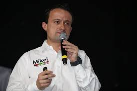 Orgulloso mexicano, esposo y padre. Suena Mikel Arriola Para Presidente De La Liga Mx