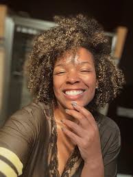 OOOMMMGGGG I am in love with this temporary hair color from @asiamnaturally  I have been thinking about getting highlights in my hair again and this  just sealed the deal! I think these