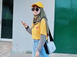 Nah, penasaran warna jilbab apa saja yang bisa dipadukan dengan baju cokelat tua? Baju Kuning Paling Cocok Dengan Jilbab Warna Apa Ya Mello Id
