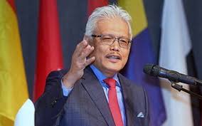 He has served the minister of home affairs in the 26.10.2020 · to smooth the process, muhyiddin should also consider offering the heads of hamzah zainudin and azmin ali, in exchange. 10 Lagi Akan Keluar Umno Jika Zahid Tak Letak Jawatan Kata Hamzah Free Malaysia Today Fmt