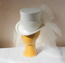 To Order White Bridal Wedding Top Hat With Veil Altertinative Etsy Wedding Top Hat Wedding Hats Wedding Top