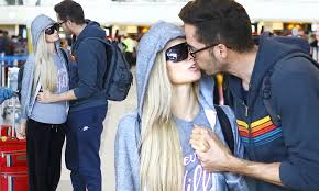On tuesday, july 27, page six exclusively learned that hilton and fiancé carter reum are expecting their first child together. Paris Hilton Confirms Carter Reum Romance Rumors With A Kiss Daily Mail Online