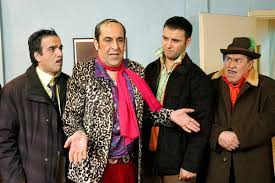 En güzel kızlar, en afili delikanlılar, en hoş sohbet duygulu insanlar burada yaşar. Cennet Mahallesi Tv Series 2004 2007 Photo Gallery Imdb