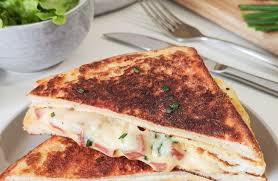 Croque Omelette Aux Fromages Mes Delicieuses Creations En 2020 Omelette Fromage Omelette Tajine Kefta