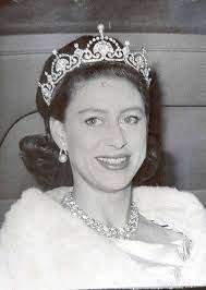 Duchess Dazzles In Princess Margaret S Lotus Flower Tiara Royal Jewels Princess Margaret Royal Tiaras