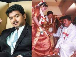 Vijay and wife sangeetha are celebrating 21 years of their blissful marriage on tuesday. Thalapathy Vijay Family Thalapathy Vijay Wife Sangeetha Sornalingam Son Jason Sanjay Daughter Divya Family Vijaya Karnataka Photogallery