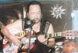 Sebagai contoh, seorang pemusik menuangkan air dari kendi ke sebuah tembikar dari. Biografi Harry Roesli Azmitaz Blog