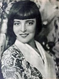 Promotional portrait of Colleen Moore at the height of her fame, c. 1927,  showing the famous bobbed haircut that she made famous. : r/1920s