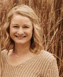 Laura Bradfield's Instagram, Twitter & Facebook