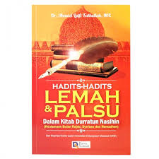 Bahkan biasanya kita juga mengajari anak untuk namun ternyata, hadits yang menerangkan pelafalan doa tersebut dinyatakan dhoif atau lemah. Hadits Hadits Lemah Palsu Dalam Kitab Durratun Nasihin
