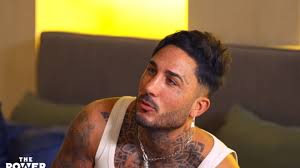 Exclu. "Il cassait des séquences en citant des marques" : Vivian (The  Power) révèle avoir menacé de quitter le tournage à cause de Vincent Queijo