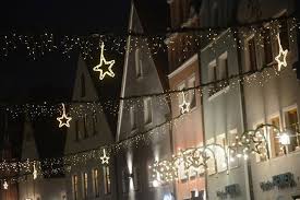 Seit Montag Strahlt Die Weihnachtsbeleuchtung In Der Innenstadt Von Weiden In Den Nachsten Tagen Starten Dann Auch Viele Chri Ceiling Lights Decor Chandelier