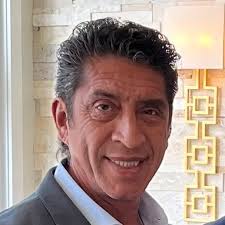 Carrie Underwood is reportedly struggling to maintain her farm, according  to @RadarOnline. The singer is also having a hard time finding/keeping  people to help her out with the property.