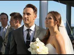 Amidst this heated show, fans found a reason to chuckle when faf du plessis emerged in his towel around the waist in order to mediate the situation. Faf Du Plessis Wedding On Top Billing Youtube