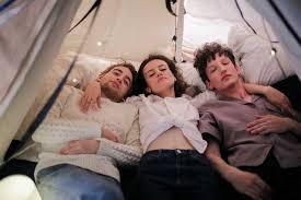 Kitchen table polyamory is a style in which all members of a particular polycule are comfortable and connected enough with polyamorous communitiesdefinition needed have been boomingclarification needed in countries within europe, north america, and oceania. What Is A Polyamorous Relationship