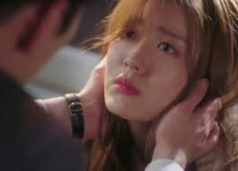 Quên chìa khoá, vợ sang tắm nhờ nhà hàng xóm độc thân