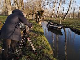 Dans les landes de gascogne, l'équilibre trouvé jadis entre océans, dunes et forêts est plus que jamais fragilisé ; Leo Didier Kelner Maison De Production Pour France 5 Auteur