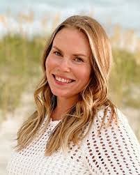 Amanda Mole's Instagram, Twitter & Facebook