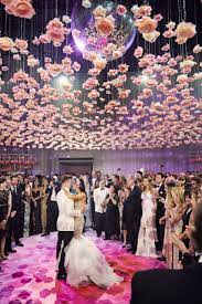 Lindsi Lane S Over The Top Wedding In New York City Dance Floor Wedding Wedding Glam Wedding