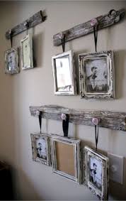 Rustic Wall Decor Ideas To Make Cute Diy Idea For Hanging Pictures On The Wall With Old Wood Pallet Woods Rustic Wall Decor Rustic Gallery Wall Decor