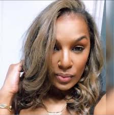 Why don't all friends show up in Sims Freeplay?