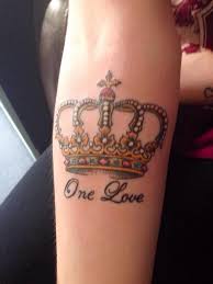 Cute love word tattoo on finger for girls. Twitter à¤ªà¤° Courtney Paterson One Love One Life My 7th Tattoo For Now So Many More I Want Woohoo Tattoo Love Ink Awesome Http T Co E7kd2orm5a