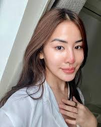 Melanie Tan's Instagram, Twitter & Facebook