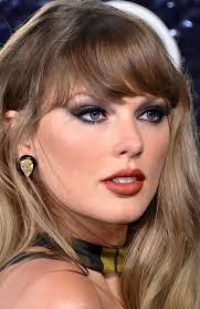 Kitty Riley's Instagram, Twitter & Facebook