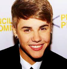 Cualquier gesto que ÉL haga le queda bien.