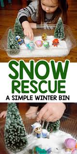 Perfect during this busy season! Winter Sensory Bin A Quick And Easy Indoor Activity Busy Toddler Winter Sensory Bin Winter Activities For Kids Sensory Bins