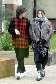 T was billie piper who had the idea for her boyfriend johnny lloyd's album cover. Billie Piper And Johnny Lloyd Out In London 2018 12 27 Celebskart