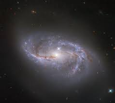 Galaxia irregular de tipo ii. A Bela Galaxia Espiral Barrada Ngc 2608