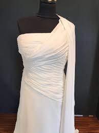 On august 12, 30 b.c., after burying antony and meeting with the victorious octavian, cleopatra closed herself in her chamber with two of her female servants. Vonmirzudir Mich Erinnert Dieses Kleid An Kleopatra Facebook