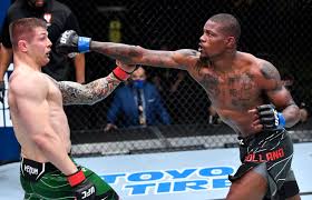 Vettori needs to get this fight down early this round to chip away with some damage against holland. Z Zk2xpvtassam