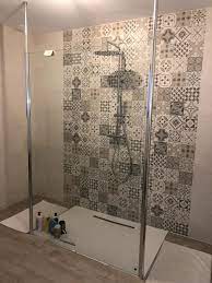 Votre budget est riquiqui ? Carreaux De Ciment Dans La Salle De Bain 20 Idees Inspirantes Kozikaza