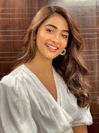Radhe shyam is prabhas & pooja hegde's new romantic movie. Pooja Hegde Talks About Juggling Between Radhe Shyam And Cirkus In The Start Of The New Year Filmfare Com