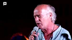 Joan Isaac omple la terrassa del Museu d'Història de Catalunya