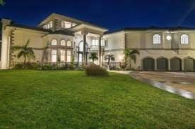 Er lädt auf seinem kanal hauptsächlich vlogs und musik videos hoch. Youtube Personality Jake Paul Buys Calabasas House For 6 9m Curbed La