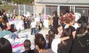 Το τμήμα ασφαλείας άνω λιοσίων, σε συνεργασία με την υποδιεύθυνση ασφάλειας δυτικής αττικής, εξάρθρωσε. Glenti Roma En Mesw Karantinas Synwstismos Se Arrabwna Sto Zefyri In Gr
