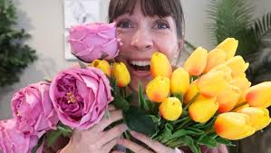 Amazon.com: UKELER 4 piezas de flores artificiales de tacto real Austin  Rose Peony con tallo para decoración del hogar, arreglo floral, decoración  de bodas, fiestas, color morado claro : Hogar y Cocina