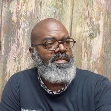 Can someone play with my hair... Not my feelings...😒🤣