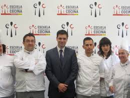 Encuentra recetarios de todo tipo. El Televisivo Chef Sergio Fernandez Clausura El Curso En La Escuela Internacional De Cocina Mascyl