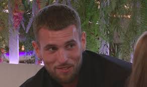 Love Island's Zach Noble instantly forgets Molly as he secures 'cheeky  kiss' with Kady