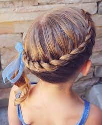 20 Idees De Coiffure Bebe Fille Tendance A Copier Obligatoirement Coiffure Mariage Enfant Coiffure Demoiselle D Honneur Cheveux Courts Mariage