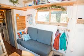Aug 09, 2019 · *a large number of minimalists are interested in small house floor plans or tiny house trailers that they can assemble on the cheap. Cool Ideas To Borrow From Tiny Houses
